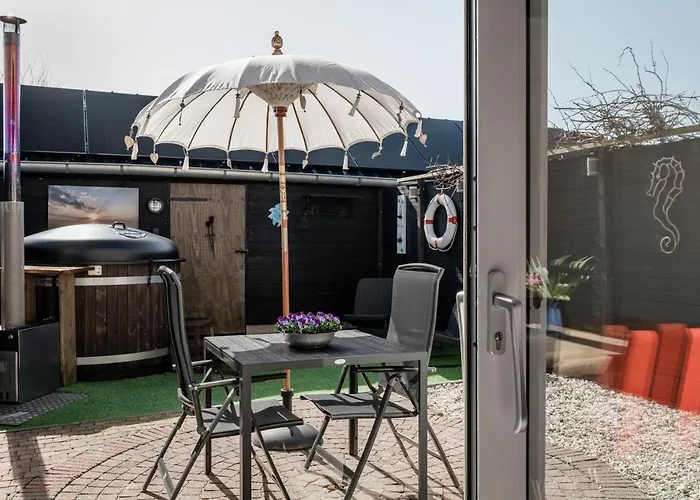 Strandhuis de Zeeparel met hottub